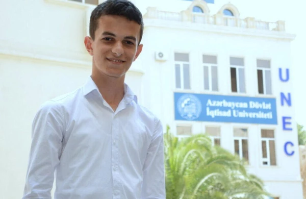 Bakıda 685 bal toplamış tələbə intihar etdi - FOTO