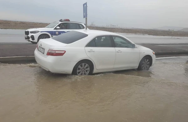 TƏCİLİ! Lökbatanı su basdı: Bakı-Qazax yolu bağlandı -əraziyə Mülki müdafiə qoşunları cəlb olunub