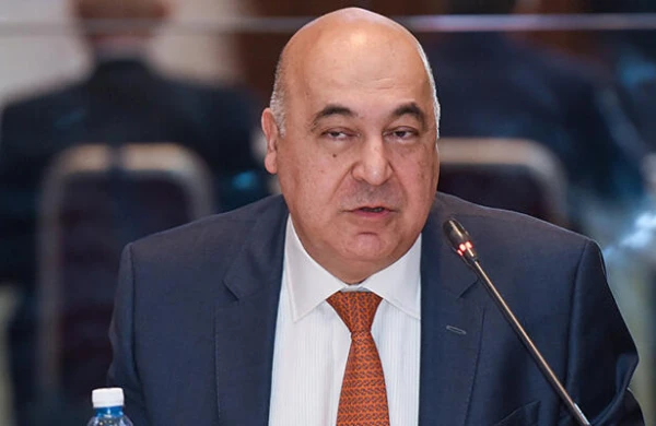 “Utanmırsınız, Xalq yazıçısından pulların hara xərcləndiyini soruşmağa?”
