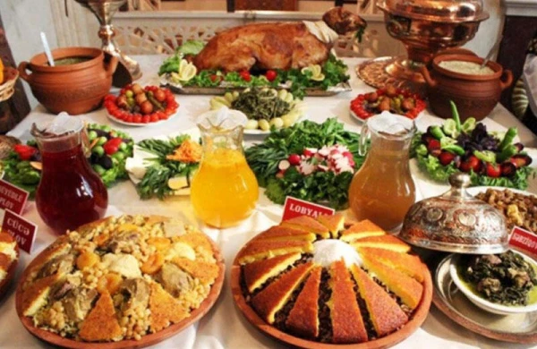 Rusiyalı məşhurlar hansı Azərbaycan yeməyini bişirə bilir? - FOTO