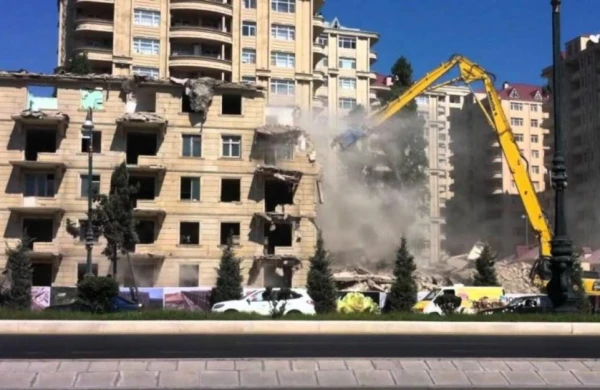 Bakıdakı 5 və 9 mərtəbəli binalar söküləcək