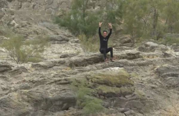 Arazın o tayından salam verən gəncin hərəkəti diqqət çəkdi (VİDEO)