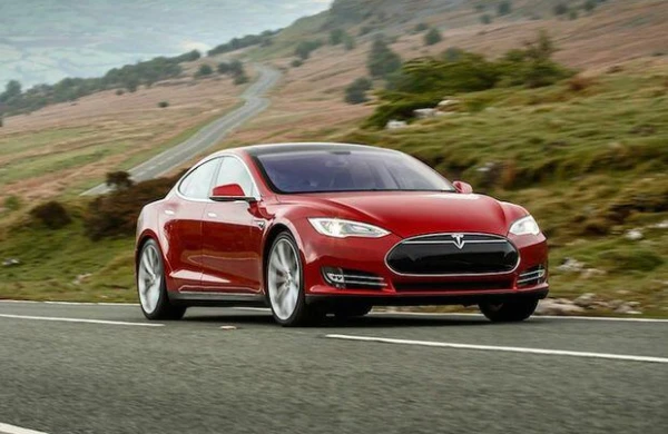 “Tesla” on minlərlə avtomobilini geri çağıracaq