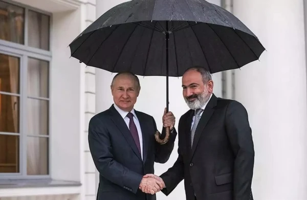 Putin Paşinyanla telefonla danışıb