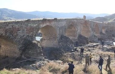 Şok görüntülər: İran hərbçiləri belə yaxalandı - Video