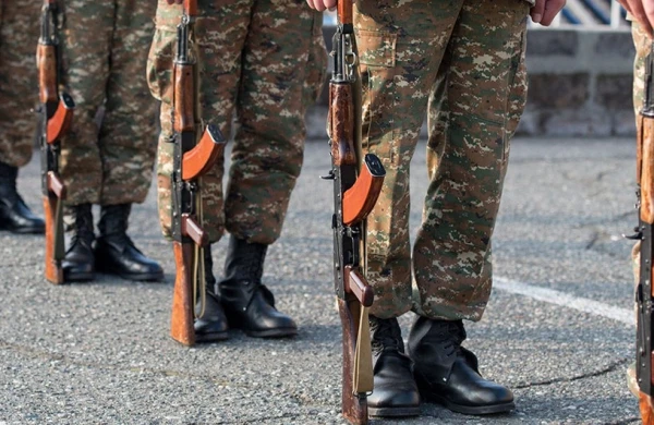 Ermənistanda hərbçilər arasında atışma olub, ölən var