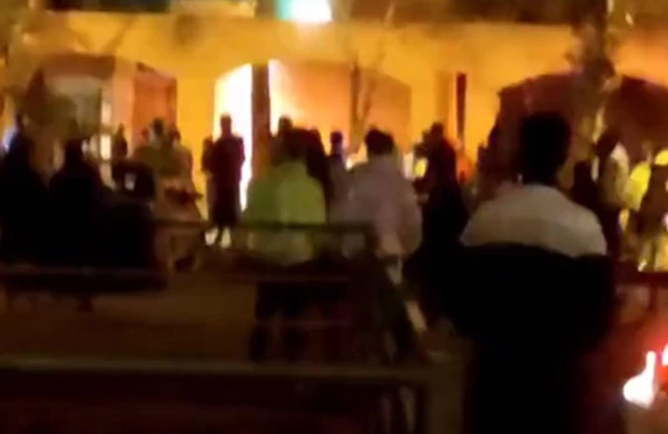 İranda Xomeyninin evi yandırıldı - VİDEO