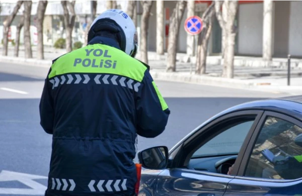 Avtomobili idarə edərkən, üzərimdə hansı sənədləri saxlamayılam?- CAVAB