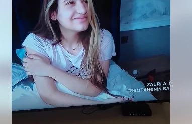 ATV-nin efirində biabırçılıq: Zaur Rəqsanənin qızının yatdığı otağa girdi (VİDEO)