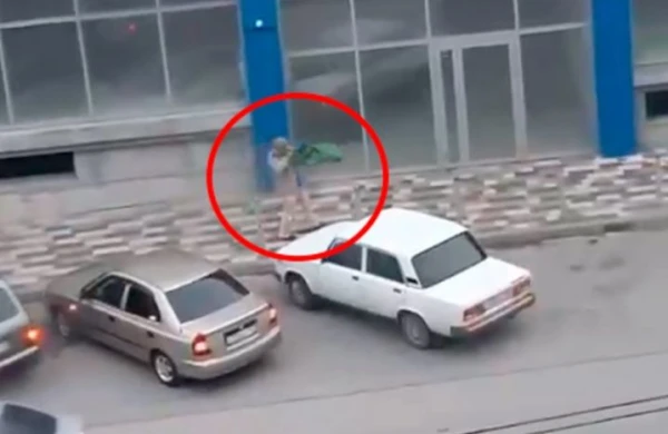 Rusiyada ticarət mərkəzi yaxınlığında atışmada ölənlər var