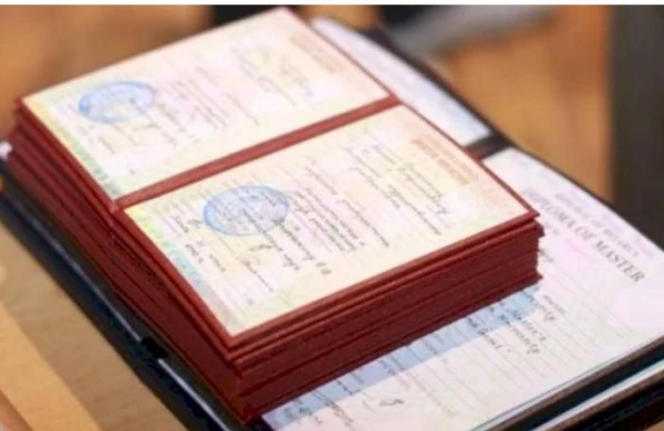Şəhid tələbələrin diplomları ailələrinə verildi