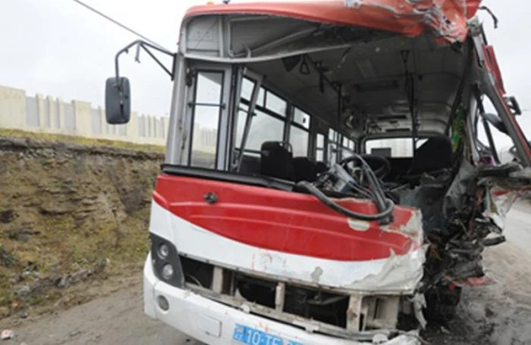 Şəmkirdə avtobus qəzası — Yaralılar var