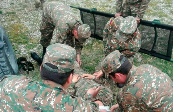 13 hərbçinin meyiti Ermənistana verildi