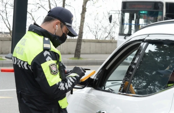Polis məşhur qadın müğənninin maşının əlindən aldı: Görün nə qədər cəriməsi var