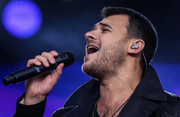 Emin bir konsertindən milyonlar qazanır - Siyahı açıqlandı