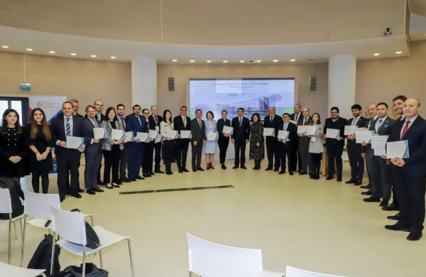 Hikmət Hacıyev xarici diplomatlara Azərbaycanın sülh gündəliyi haqqında danışıb