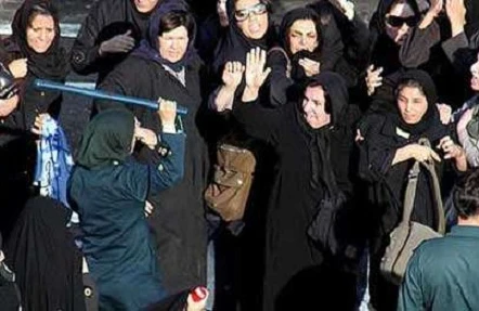 İran molla rejimi geri addım atdı:Əxlaq polisi ləğv edildi
