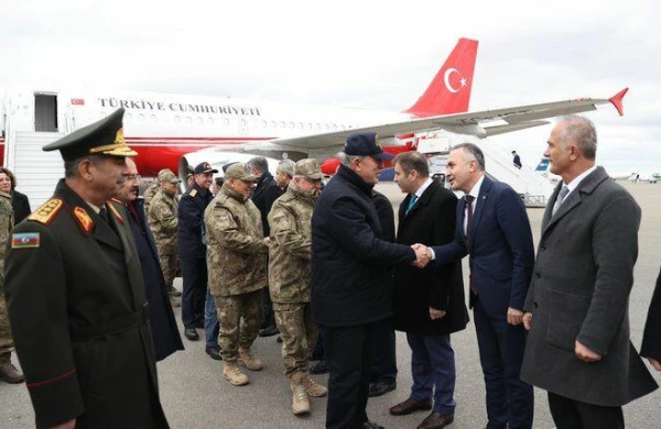 Hulusi Akar Azərbaycana gəlib