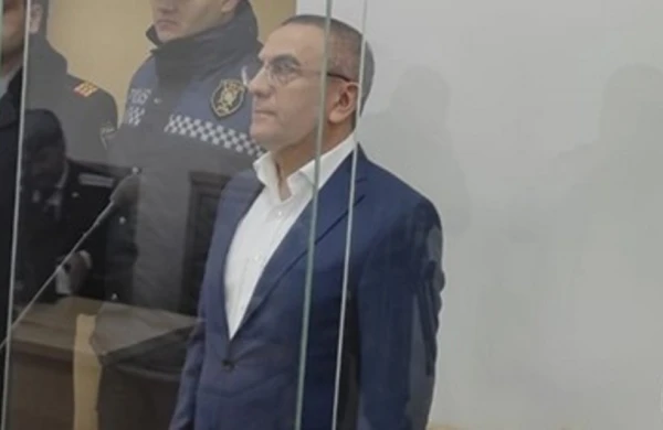 Alimpaşa Məmmədovun oğlu məhkəmə zalından çıxarılıb