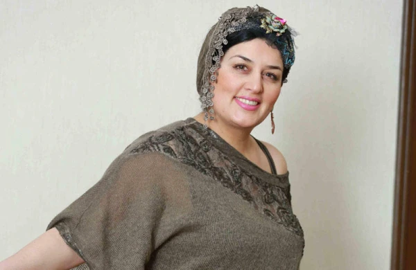 Elza küsülü olduğu deyilən oğlu ilə rəqs etdi - VİDEO
