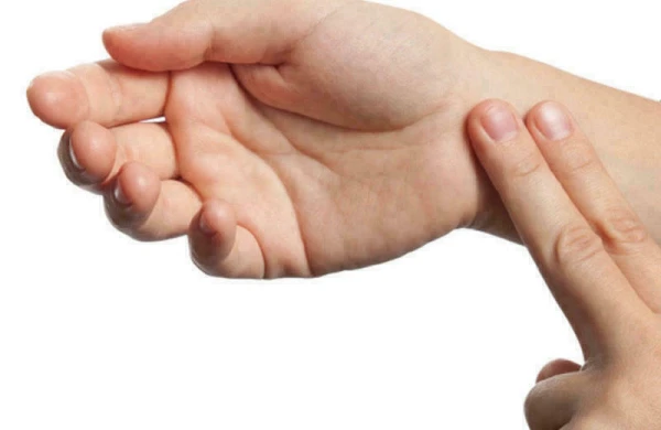 Ürəyin çox sürətli döyünür? – Yüksək nəbzin TƏHLÜKƏSİ