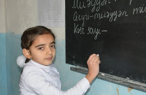 Bir dəqiqədə 1500 söZ - məktəblinin qeyri-adi bacarığı 
