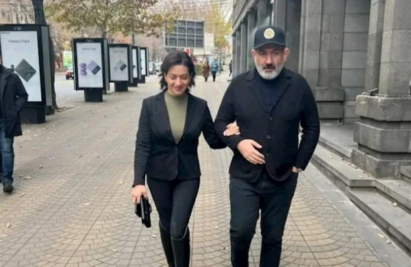 Paşinyanın həyat yoldaşı ilə İrəvanda gəzməyi LAĞA QOYULDU: “Guya heç kimdən qorxmurlar”