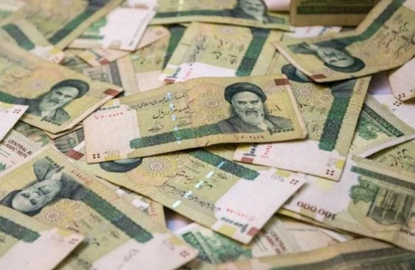 İran tüməni dollar qarşısında rekord həddə dəyər itirib