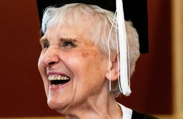71 il sonra diplomunu ala bildi