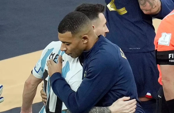 Messi sevinir, Mbappe ağlayır - FOTO