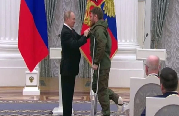 Putin Peqovu mükafatlandırdı