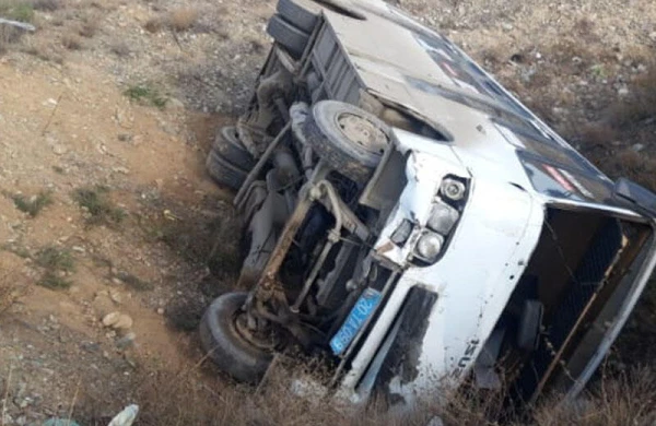 Gəncədə sərnişin avtobusu aşıb - FOTO
