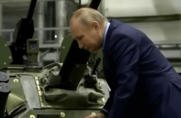Putin tanka çıxdı - VİDEO