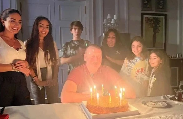 Prezidentin ad günündə görün kimlər var - FOTO