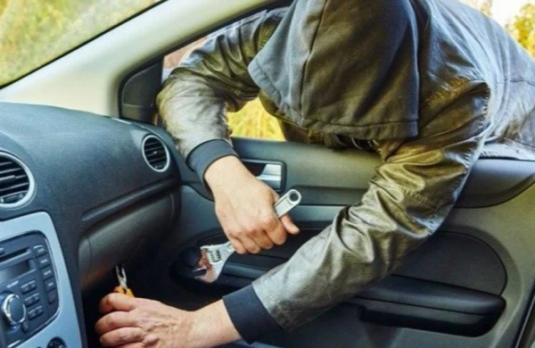 Bakıda “Range Rover”dən oğurluq edən şəxs saxlanılıb