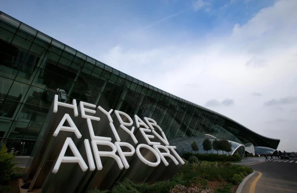 Təyyarə Bakı aeroportuna təcili eniş etməli olub