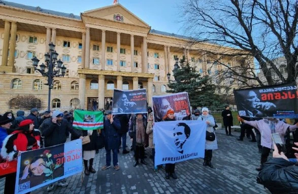 Saakaşviliyə görə mitinqlər başladı