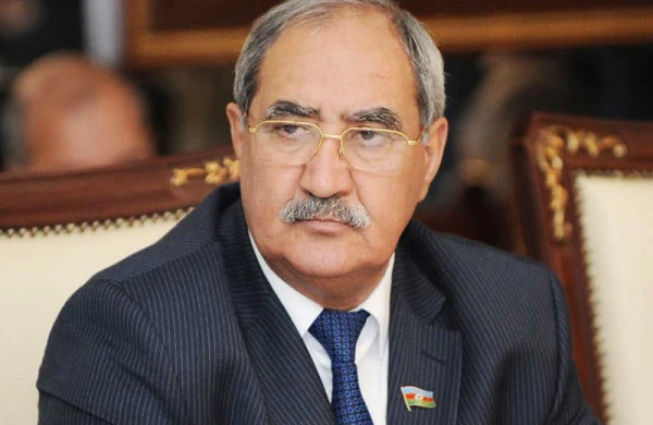 “Vasif Talıbova dərs demişəm, oxumurdu”