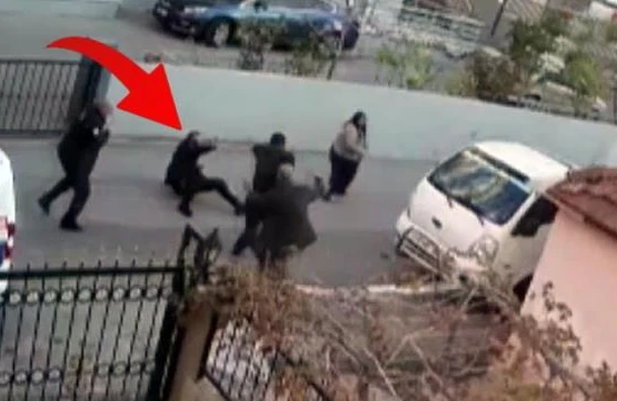 Yerə yıxılan polis belə bıçaqlandı  - ANBAAN VİDEO