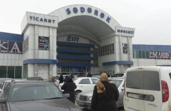 “Sədərək” ticarət mərkəzində yanğın başladı