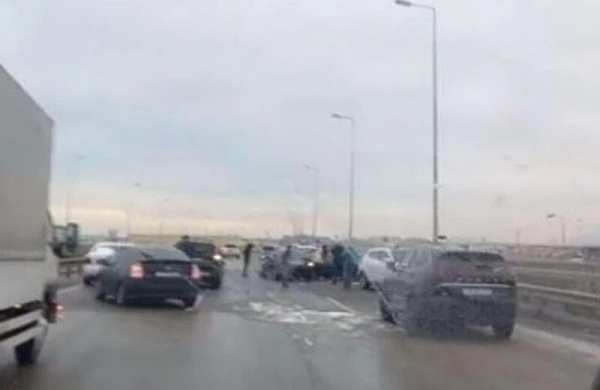 Bakıda 8 maşın bir-birinə çırpıldı - VİDEO