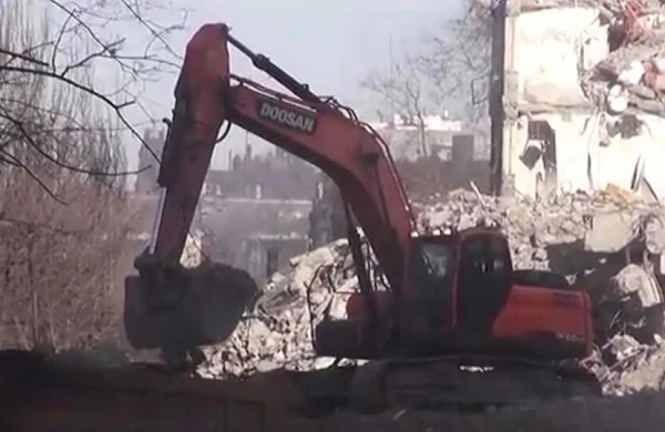 Rusiya kanalı Mariupoldan reportaj hazırladı (VİDEO)