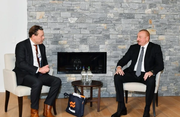 İlham Əliyev İsveçrəyə səfər edib, “Damen Shipyards Group” şirkətinin icraçı direktoru ilə görüşüb