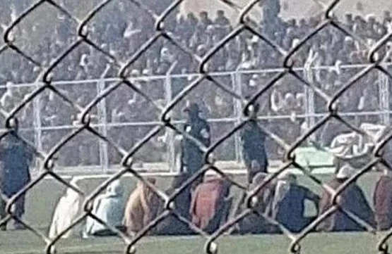 Talibandan tükürpədici addım: 9 nəfəri stadionda insanların gözü qarşısında görün nə etdilər