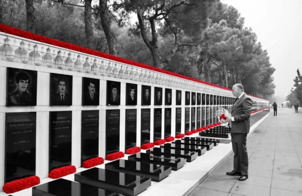 ABŞ Dövlət Departamentinin nümayəndə heyəti Şəhidlər Xiyabanını ziyarət edib
