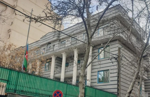 TƏCİLİ! İrandakı səfirliyimizə hücum oldu: Ölən var