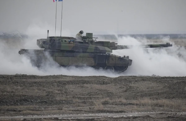 Səfir: Qərb Ukraynaya 321 tank verəcəyini vəd edib
