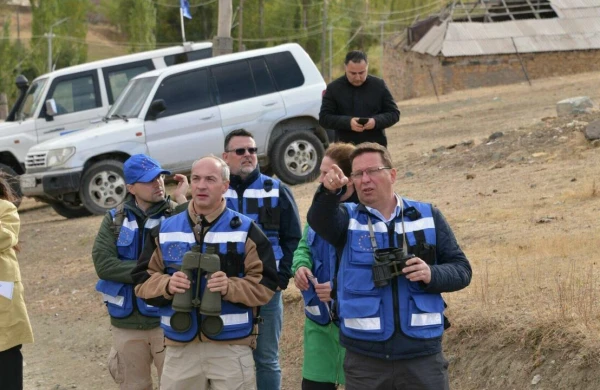Rus mediası: “İrəvan qardaşımız” bizə qarşı cəbhə açır