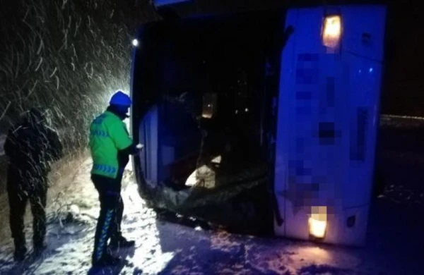 Türkiyədə avtobus aşıb, ölən və yaralananlar var
