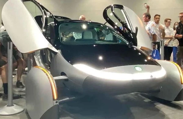 Aylarla elektrik enerjisinə ehtiyacı olmayan elektromobillər gəlir - VİDEO - FOTO